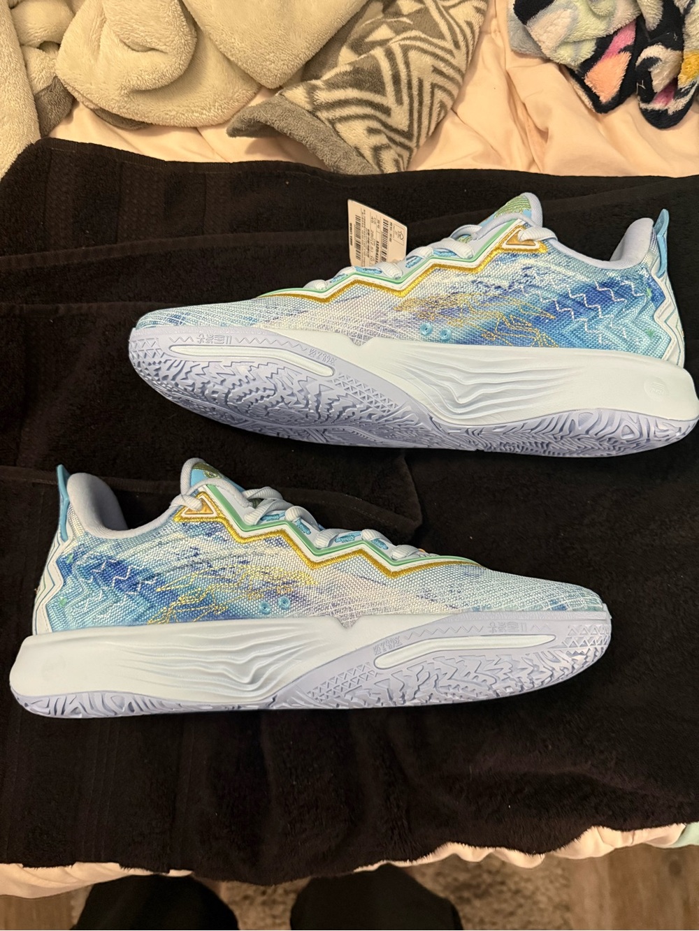 Men's Lightweight Performance Sneakers in Light Blue with Yellow Accents